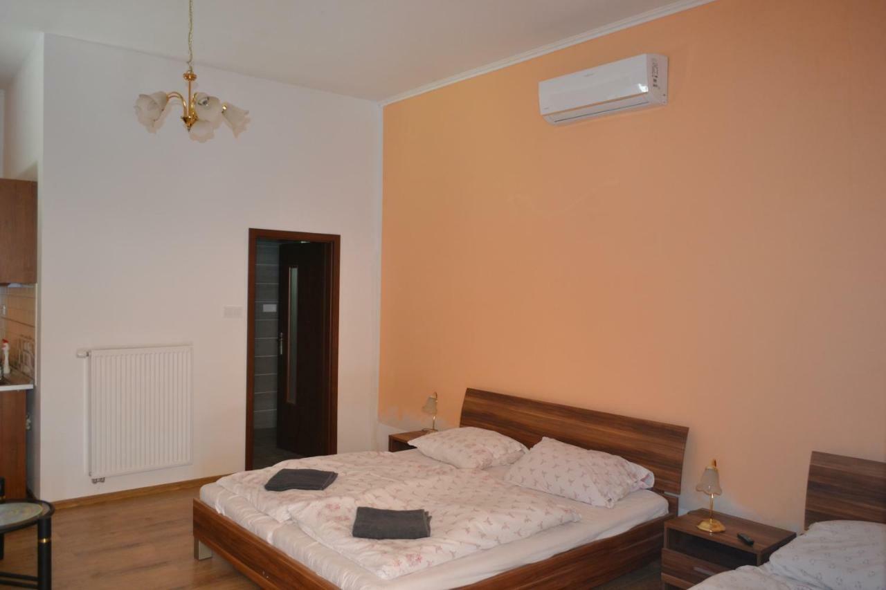 Apartmany Alex S Bazenom Kalonda Zewnętrze zdjęcie